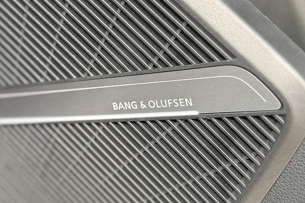 2024 Audi Q5 55 TFSI e S Line FY
