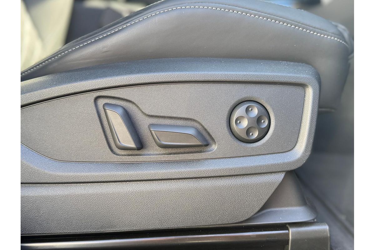 2024 Audi Q5 55 TFSI e S Line FY
