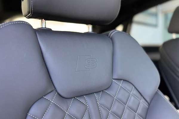 2024 Audi Q5 55 TFSI e S Line FY
