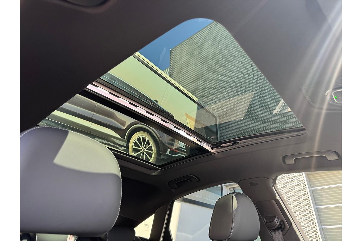 2024 Audi Q5 55 TFSI e S Line FY