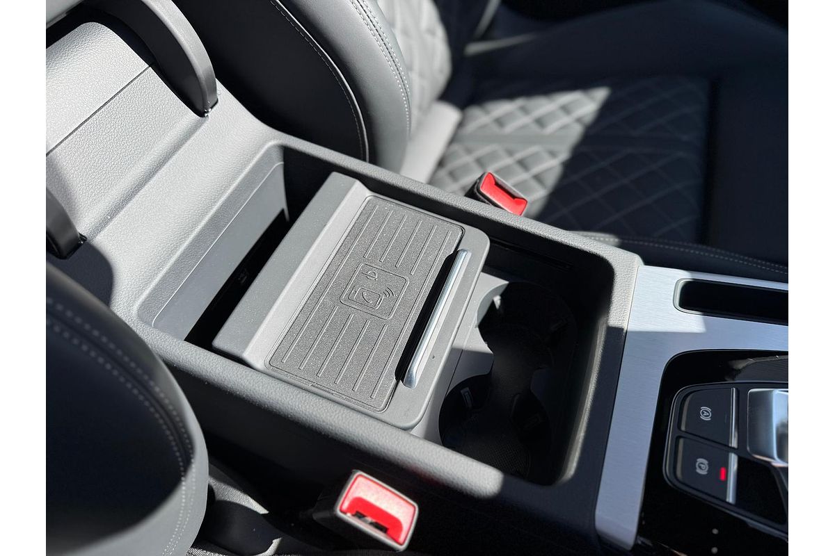 2024 Audi Q5 55 TFSI e S Line FY