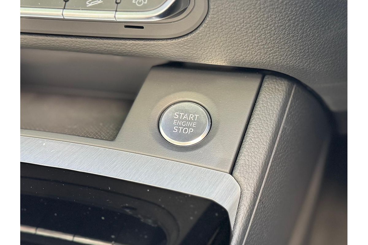 2024 Audi Q5 55 TFSI e S Line FY