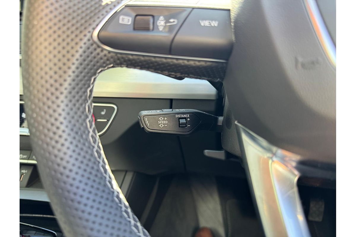 2024 Audi Q5 55 TFSI e S Line FY