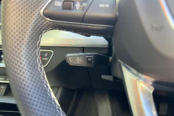 2024 Audi Q5 55 TFSI e S Line FY
