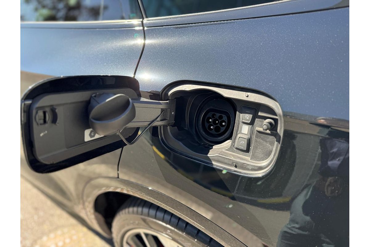 2024 Audi Q5 55 TFSI e S Line FY