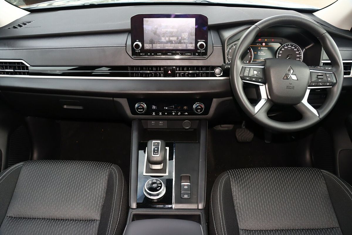 2024 Mitsubishi Outlander ES ZM