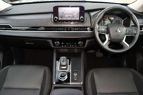 2024 Mitsubishi Outlander ES ZM