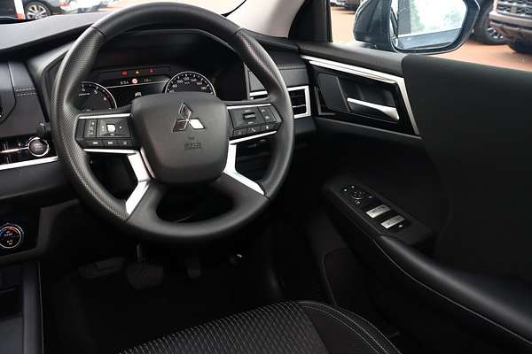 2024 Mitsubishi Outlander ES ZM
