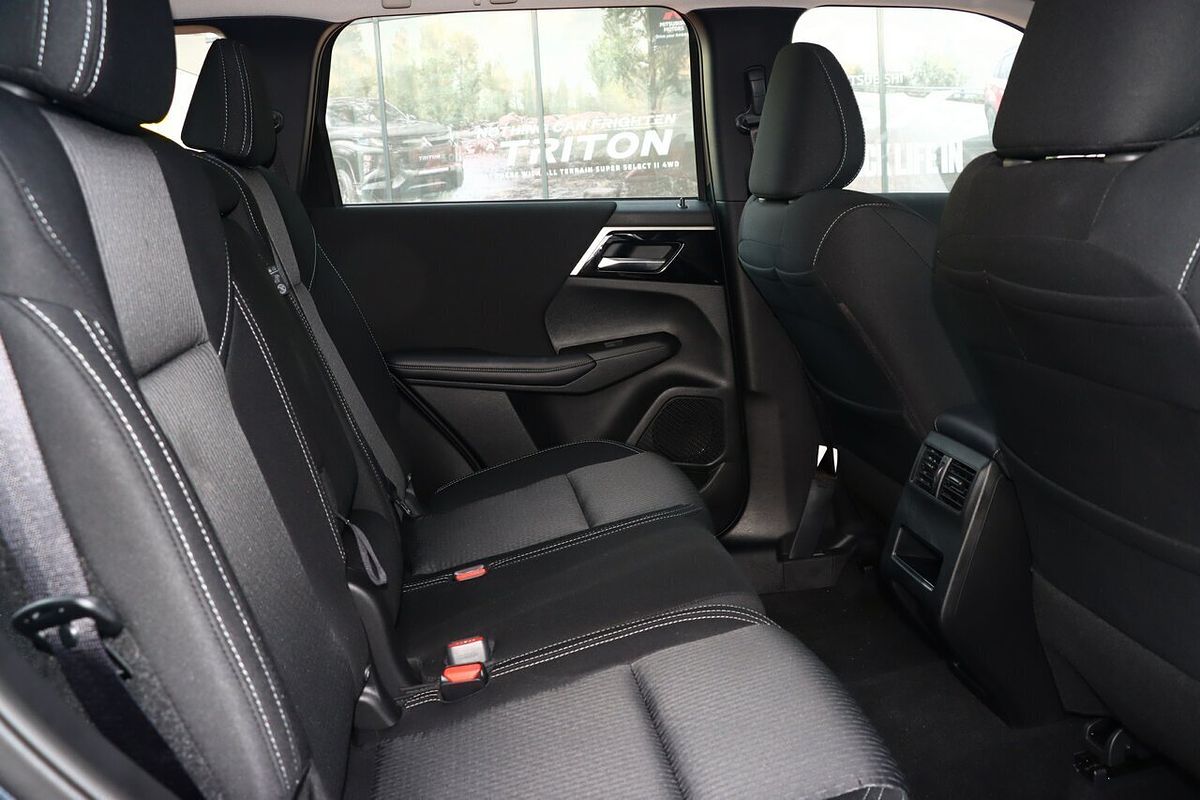 2024 Mitsubishi Outlander ES ZM