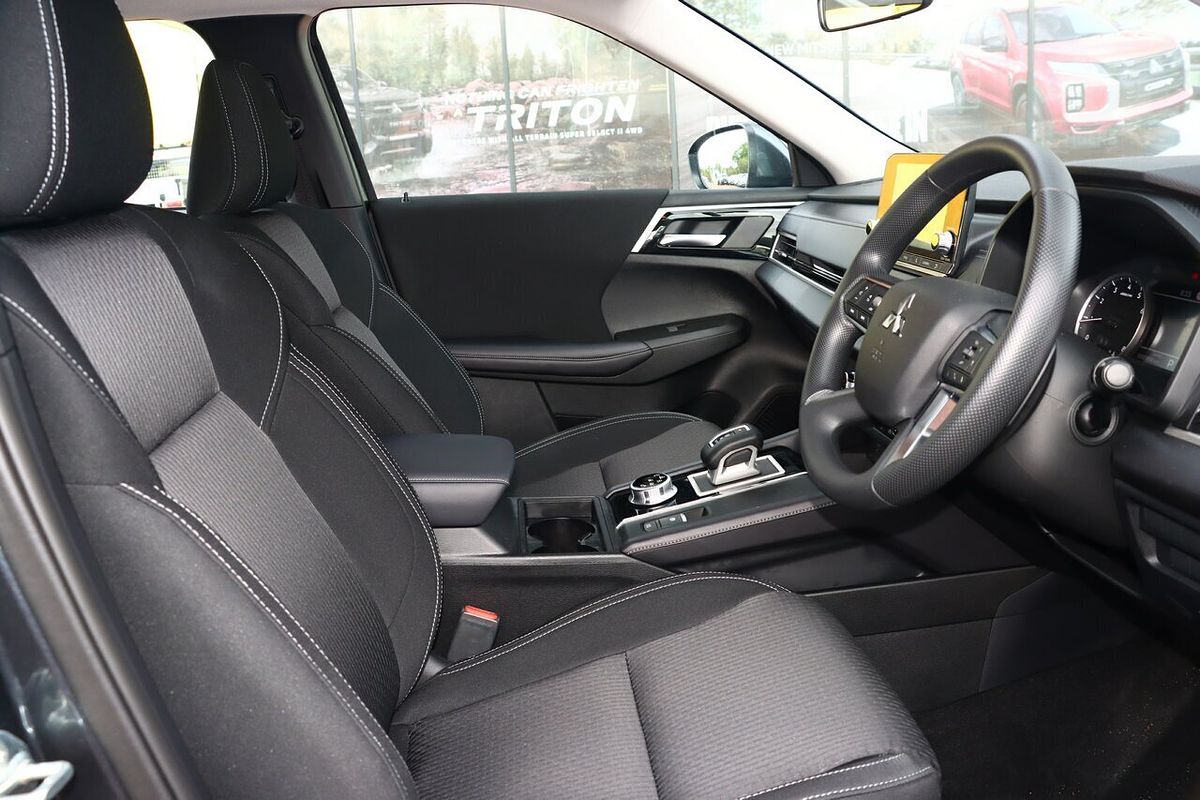 2024 Mitsubishi Outlander ES ZM