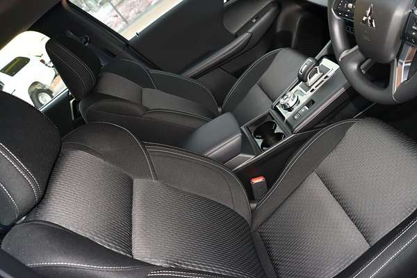 2024 Mitsubishi Outlander ES ZM