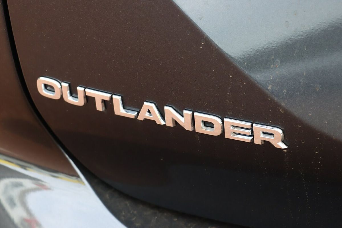 2024 Mitsubishi Outlander ES ZM