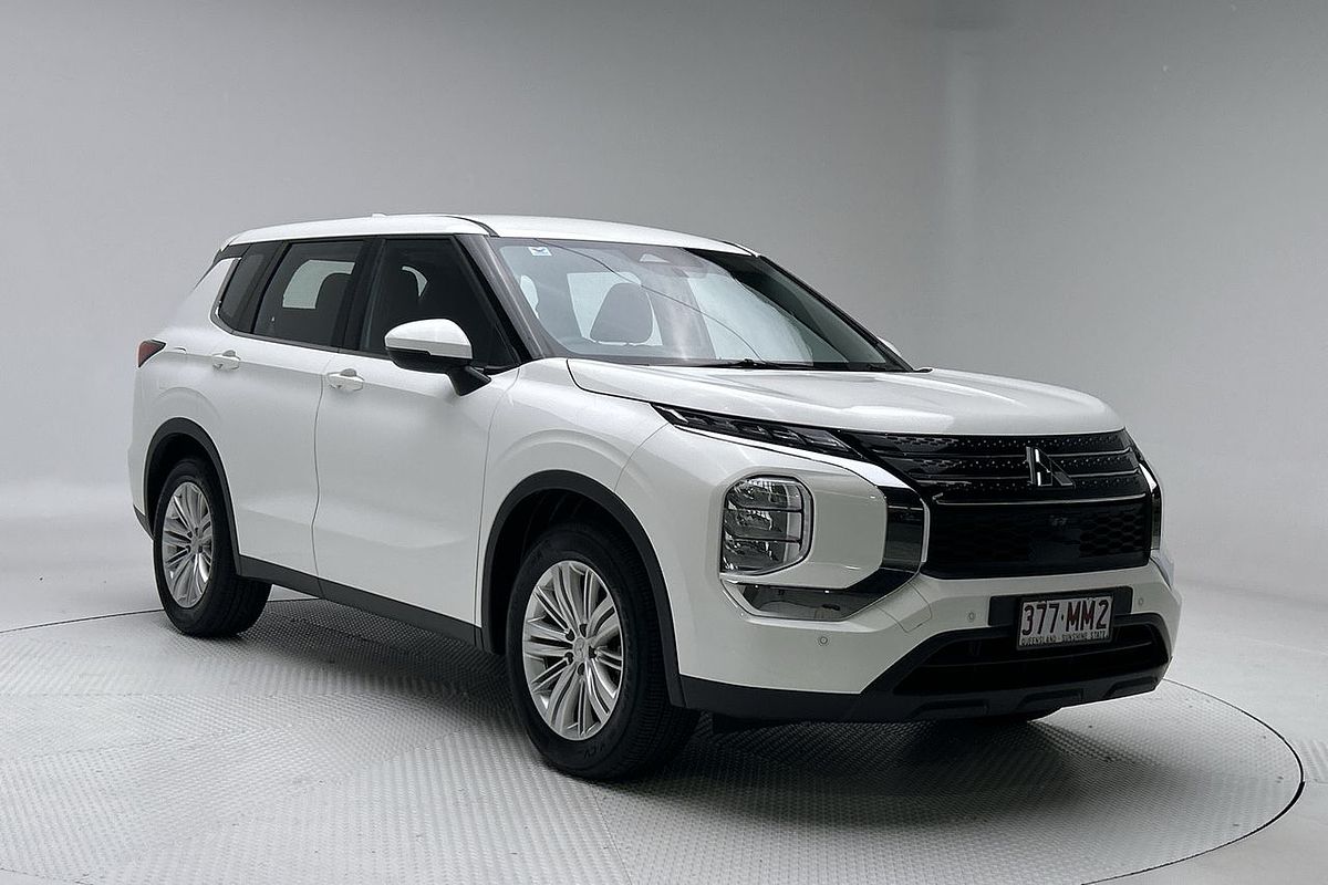 2023 Mitsubishi Outlander ES ZM