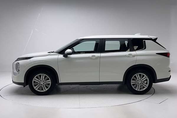 2023 Mitsubishi Outlander ES ZM