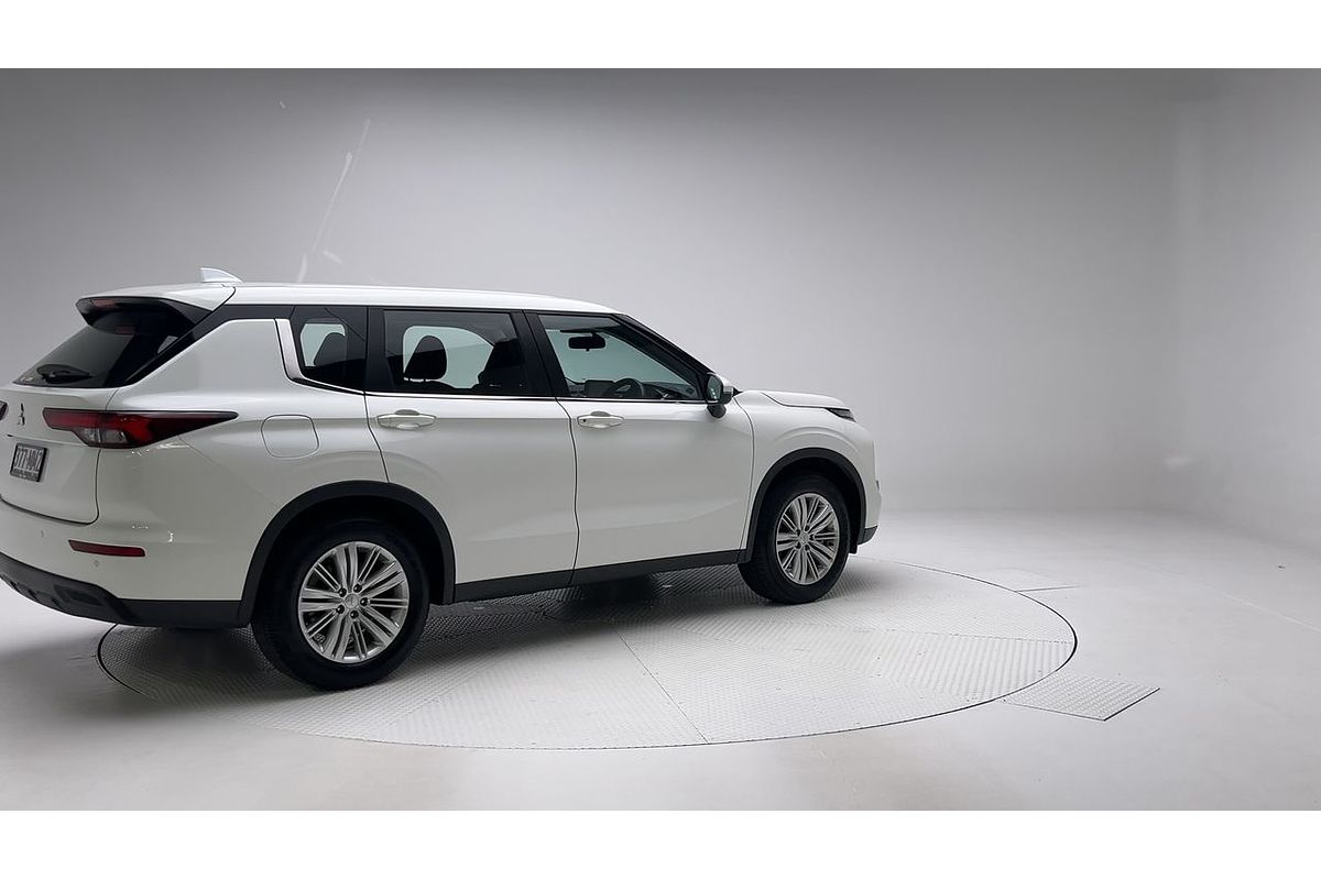2023 Mitsubishi Outlander ES ZM