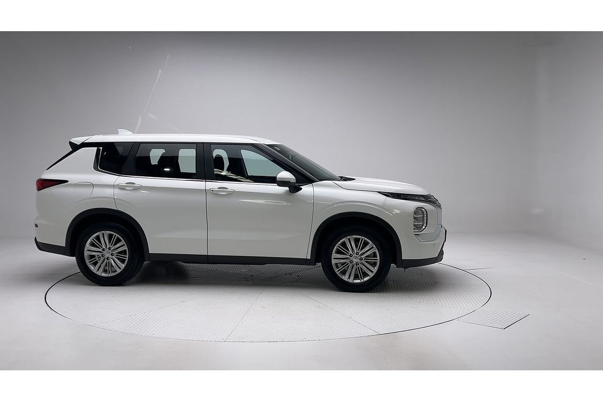 2023 Mitsubishi Outlander ES ZM