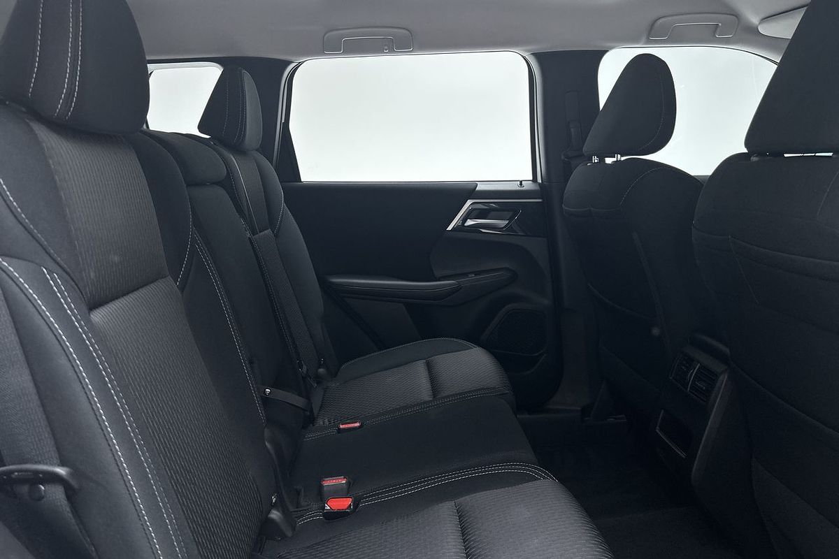 2023 Mitsubishi Outlander ES ZM