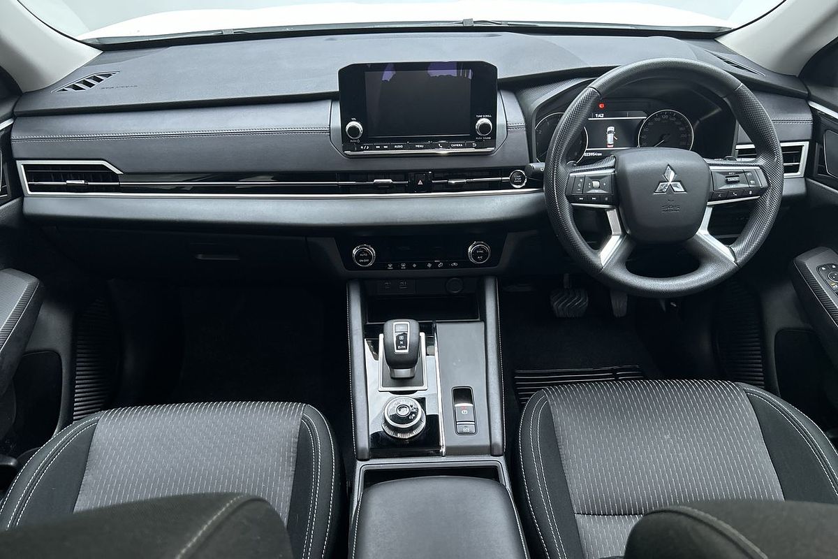 2023 Mitsubishi Outlander ES ZM