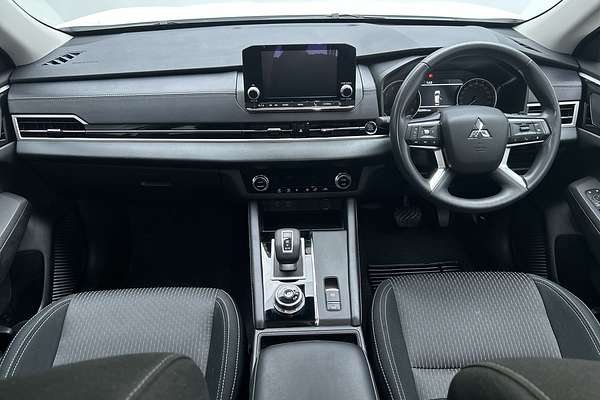 2023 Mitsubishi Outlander ES ZM