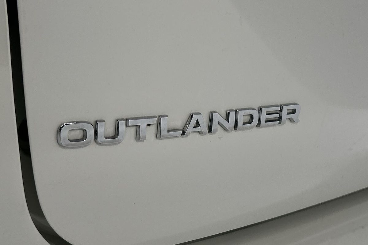 2023 Mitsubishi Outlander ES ZM