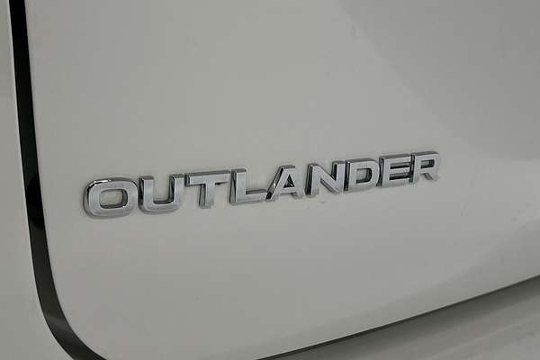 2023 Mitsubishi Outlander ES ZM