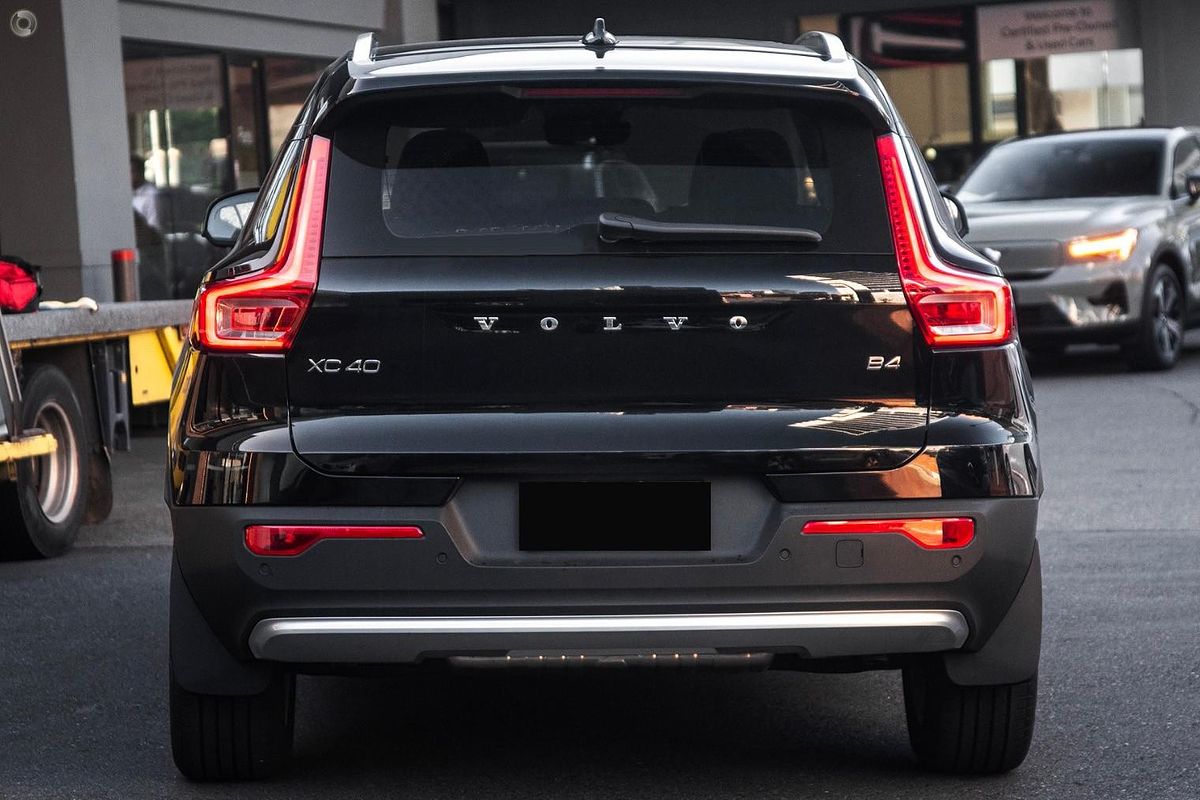2024 Volvo XC40 Plus B4