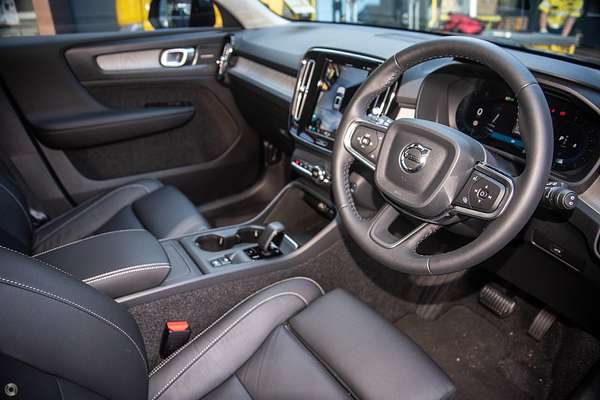 2024 Volvo XC40 Plus B4