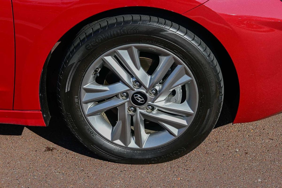 2020 Hyundai Elantra Active AD.2