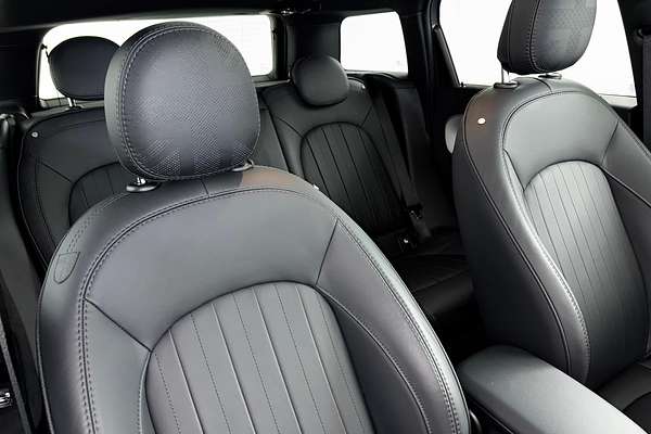 2023 MINI Countryman Cooper SE MINI Yours F60 LCI