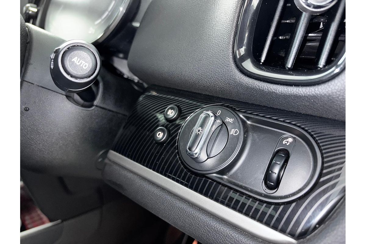 2023 MINI Countryman Cooper SE MINI Yours F60 LCI