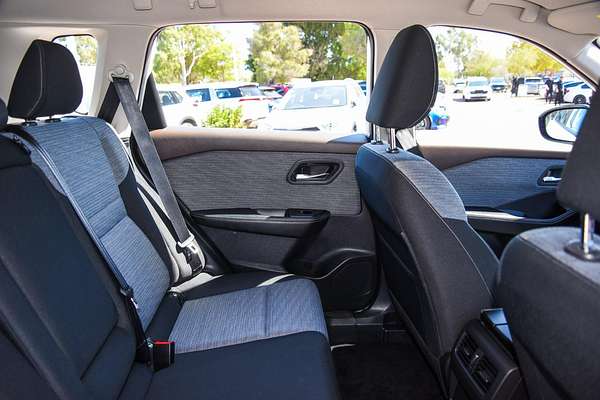 2024 Nissan X-TRAIL ST T33