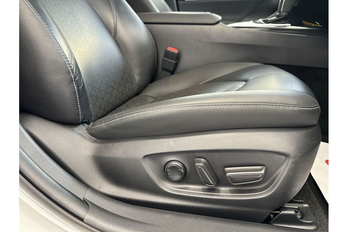 2019 Toyota Camry SX GSV70R