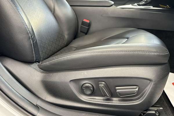 2019 Toyota Camry SX GSV70R