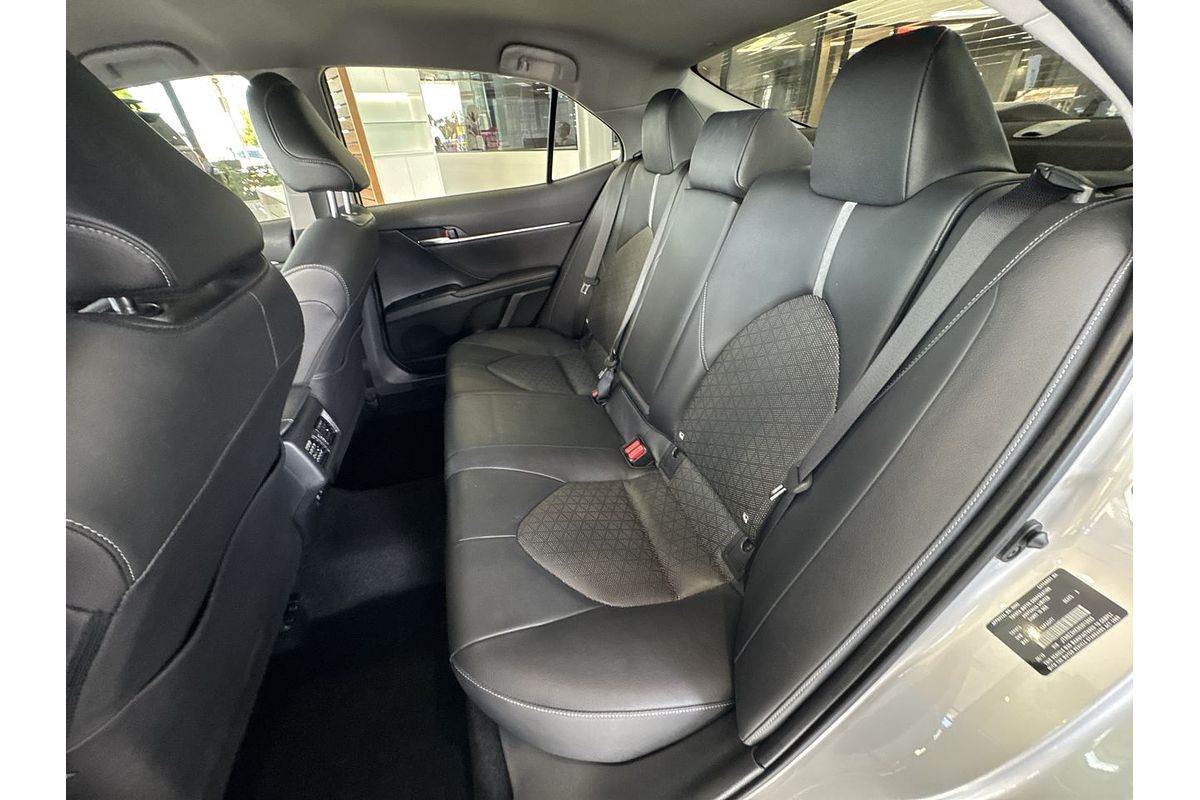 2019 Toyota Camry SX GSV70R