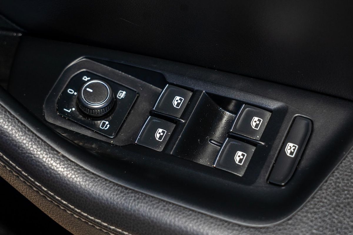 2018 Volkswagen Passat 206TSI R-Line B8