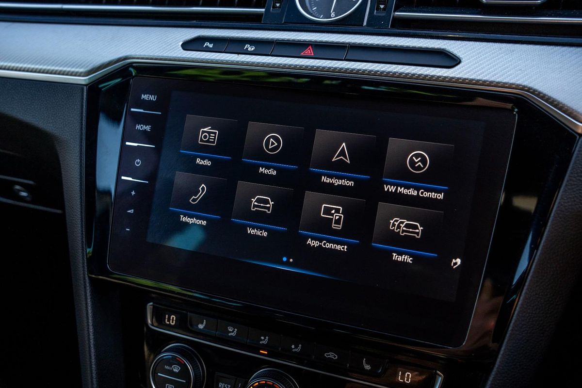 2018 Volkswagen Passat 206TSI R-Line B8