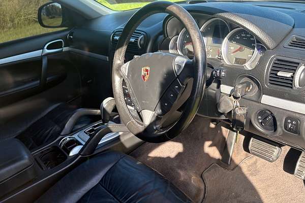 2004 Porsche Cayenne S