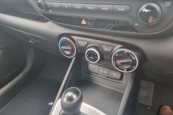 2025 Hyundai Venue Active QX.V5