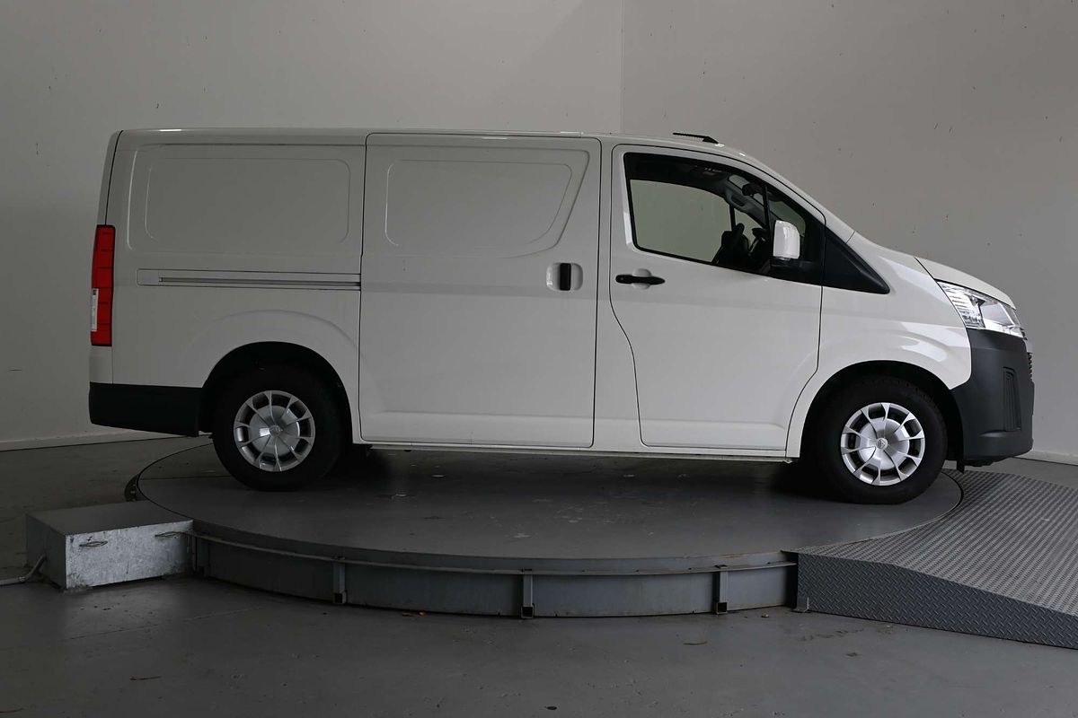 2024 Toyota Hiace GDH300R