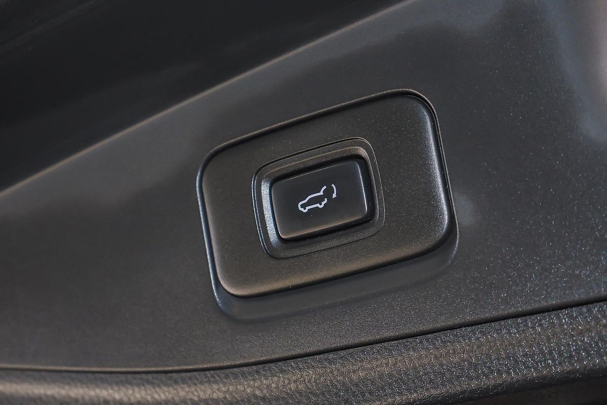 2022 Isuzu MU-X LS-T