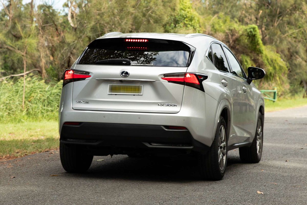 2016 Lexus NX NX300h Luxury AYZ15R