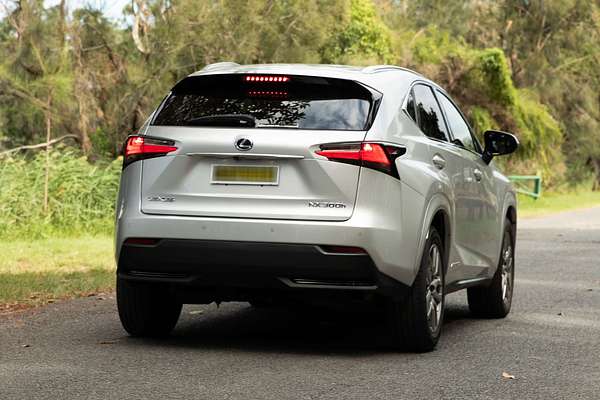 2016 Lexus NX NX300h Luxury AYZ15R