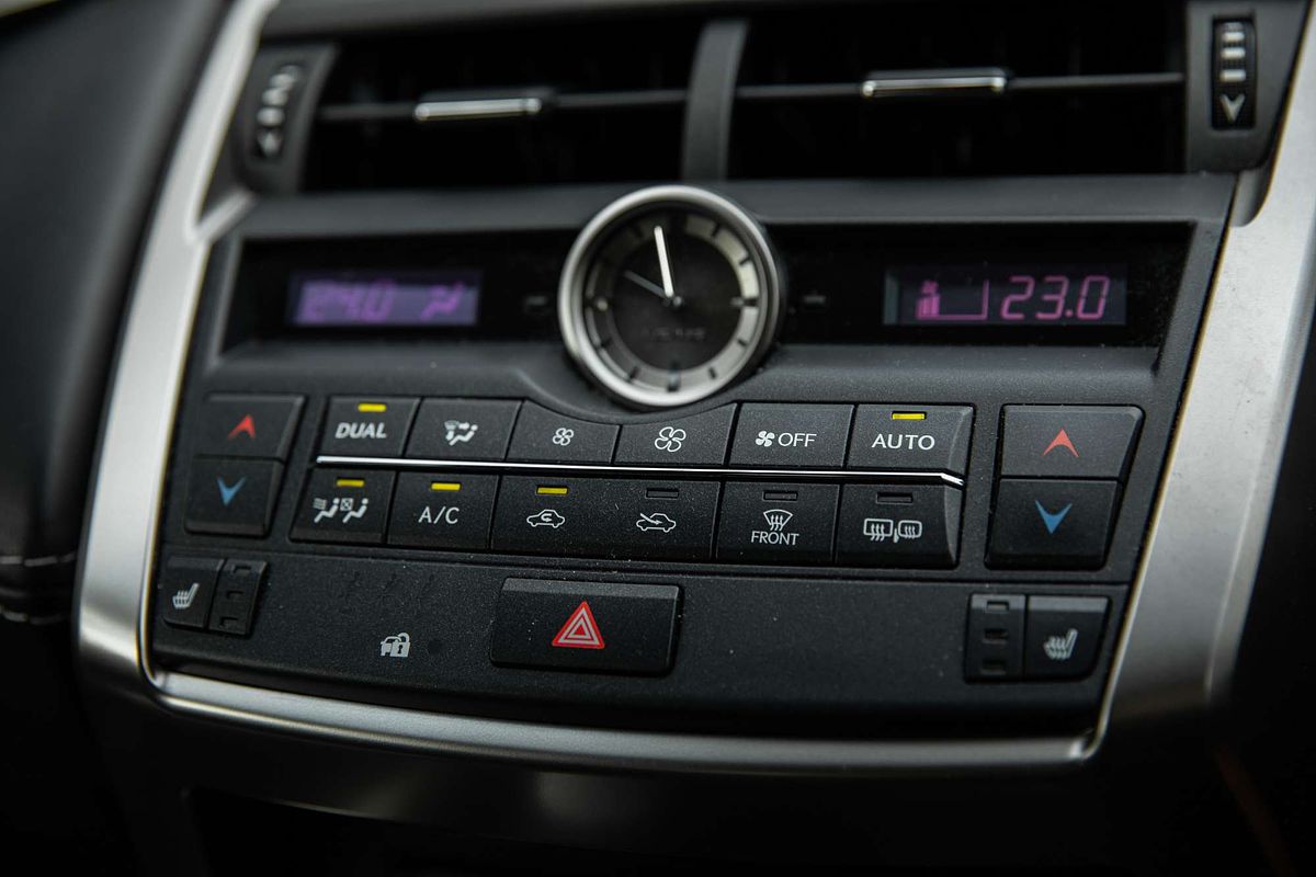 2016 Lexus NX NX300h Luxury AYZ15R