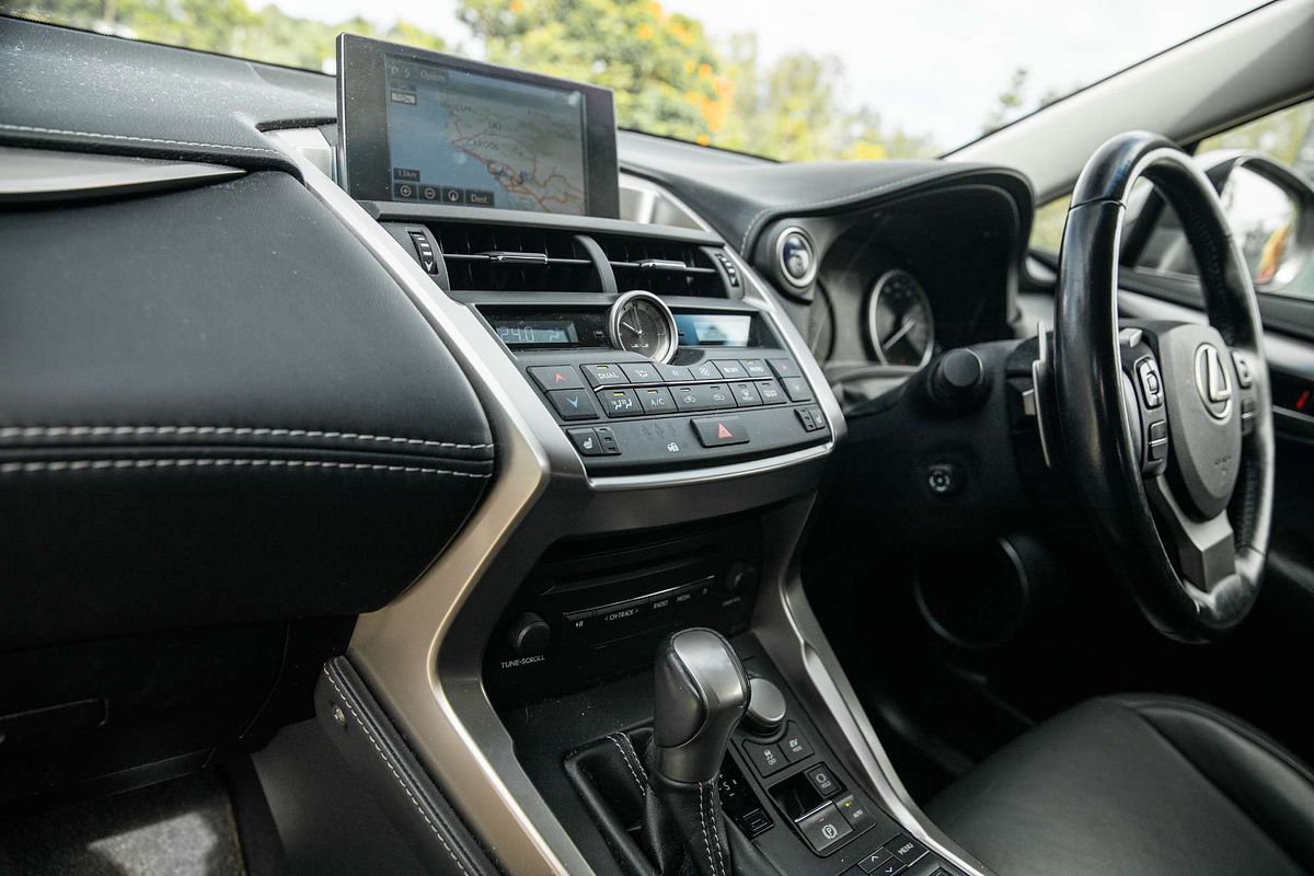 2016 Lexus NX NX300h Luxury AYZ15R