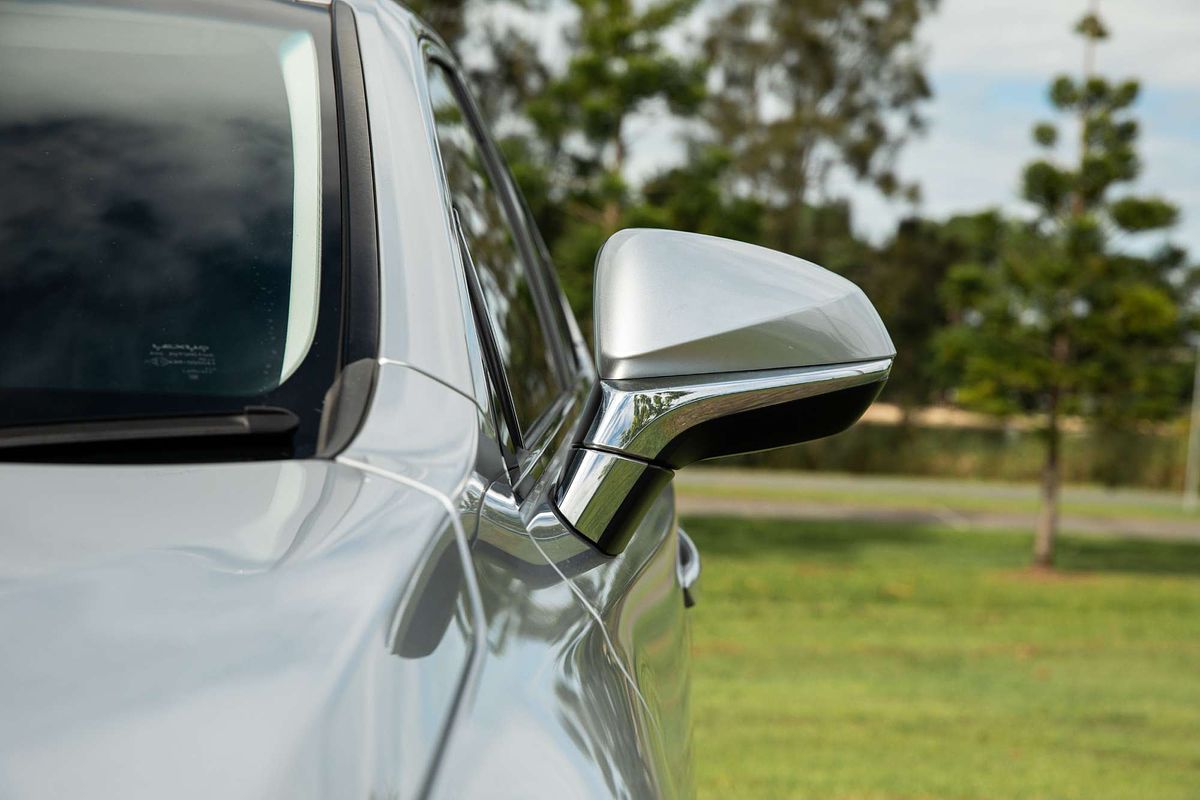 2016 Lexus NX NX300h Luxury AYZ15R