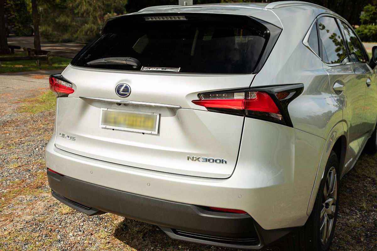 2016 Lexus NX NX300h Luxury AYZ15R