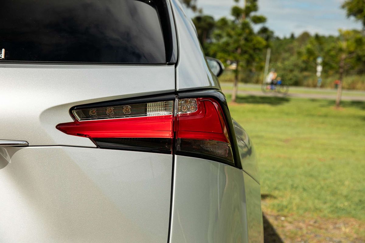 2016 Lexus NX NX300h Luxury AYZ15R
