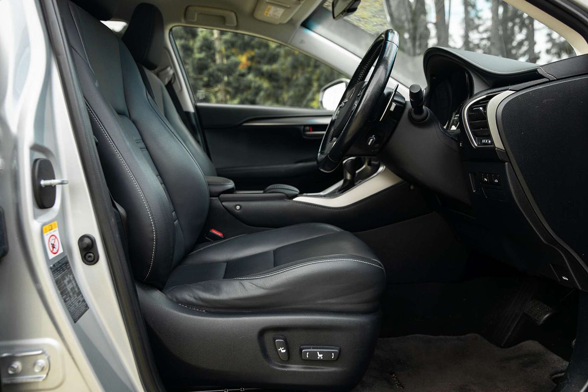 2016 Lexus NX NX300h Luxury AYZ15R
