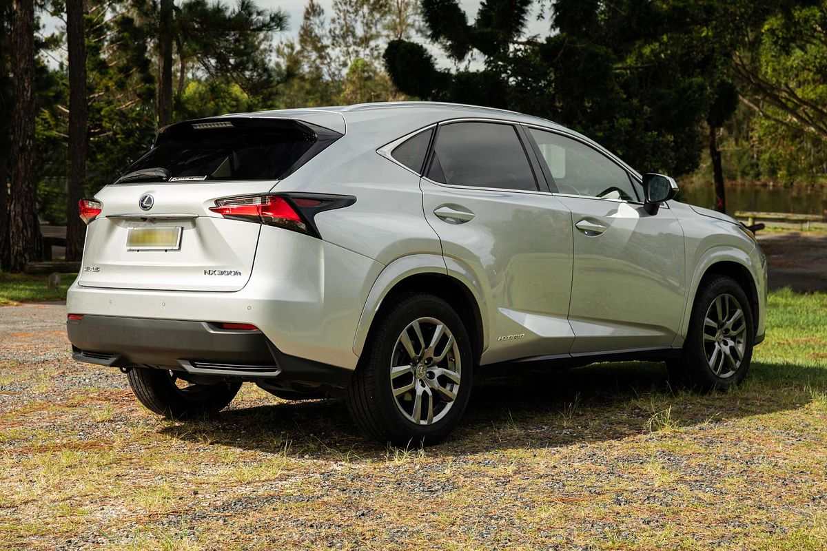 2016 Lexus NX NX300h Luxury AYZ15R