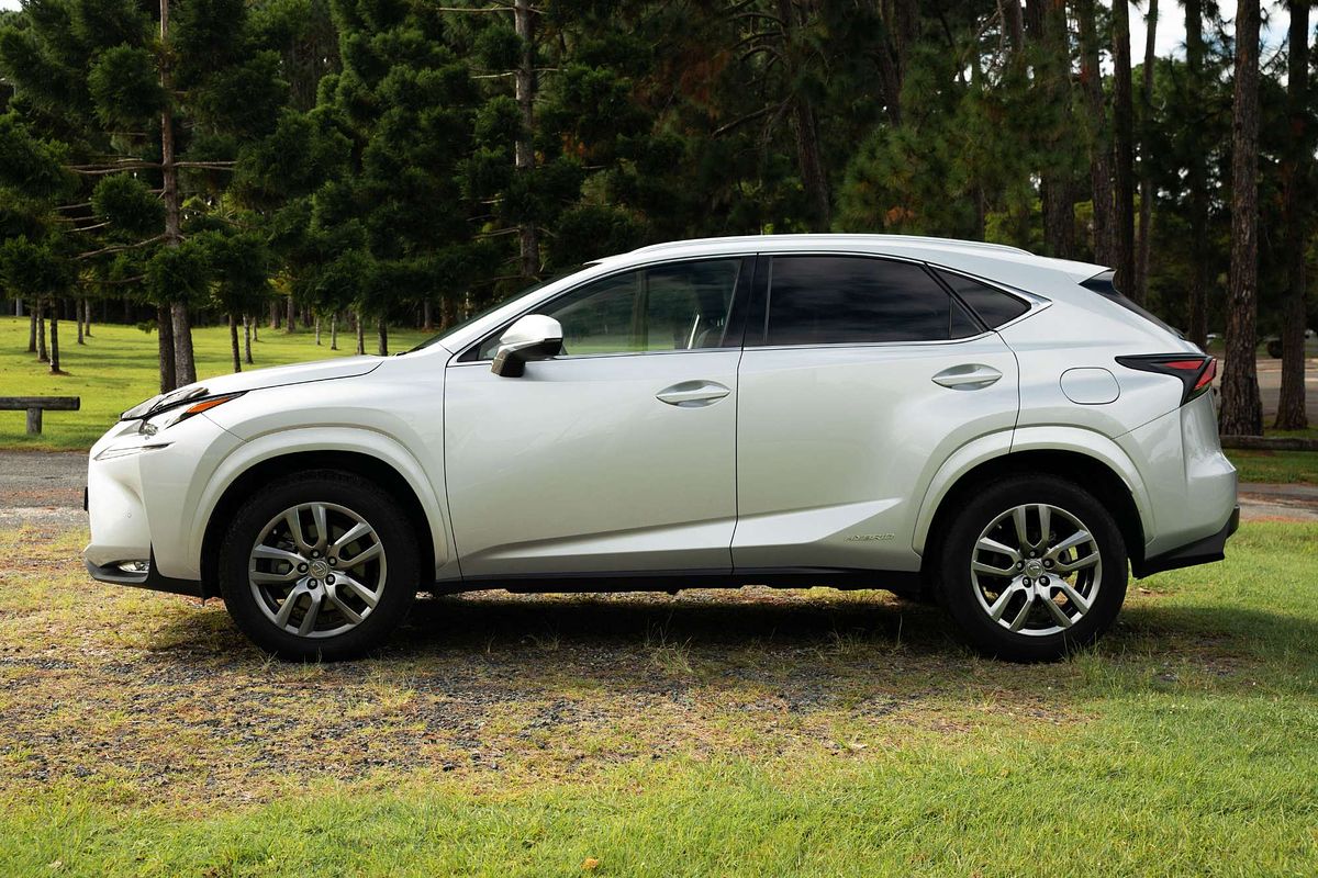 2016 Lexus NX NX300h Luxury AYZ15R